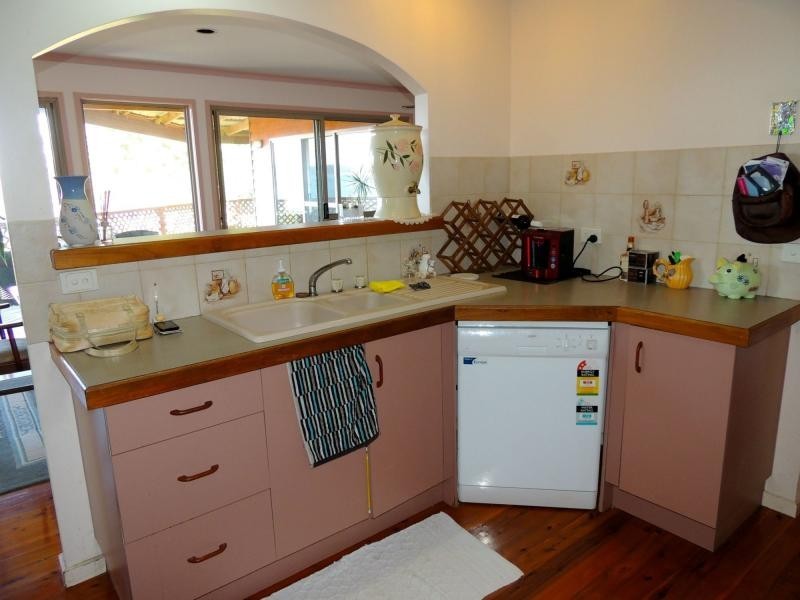 10 Koonwarra Parade, Macleay Island QLD 4184