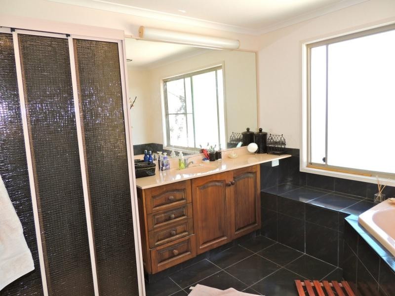 10 Koonwarra Parade, Macleay Island QLD 4184
