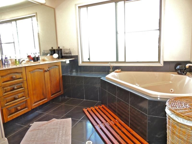 10 Koonwarra Parade, Macleay Island QLD 4184