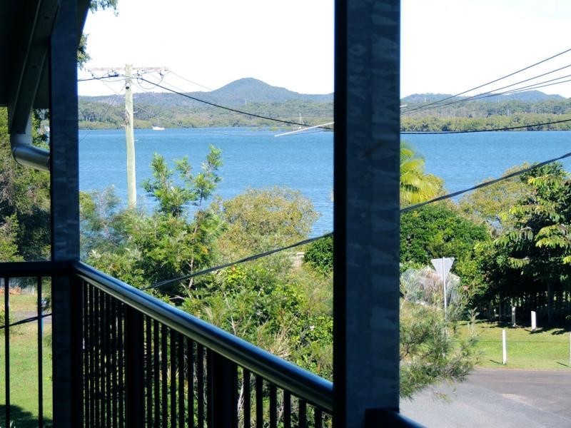 30 Paula Parade, Lamb Island QLD 4184