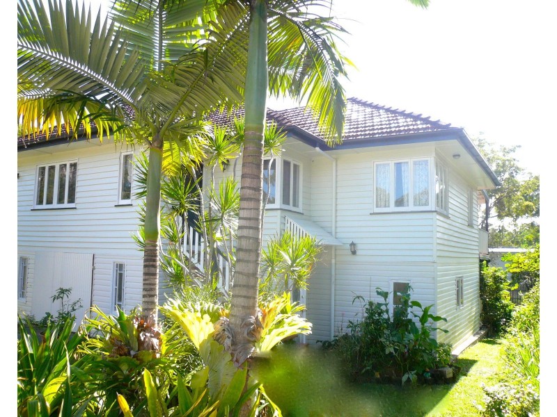 1 Oomool Street, Macleay Island QLD 4184