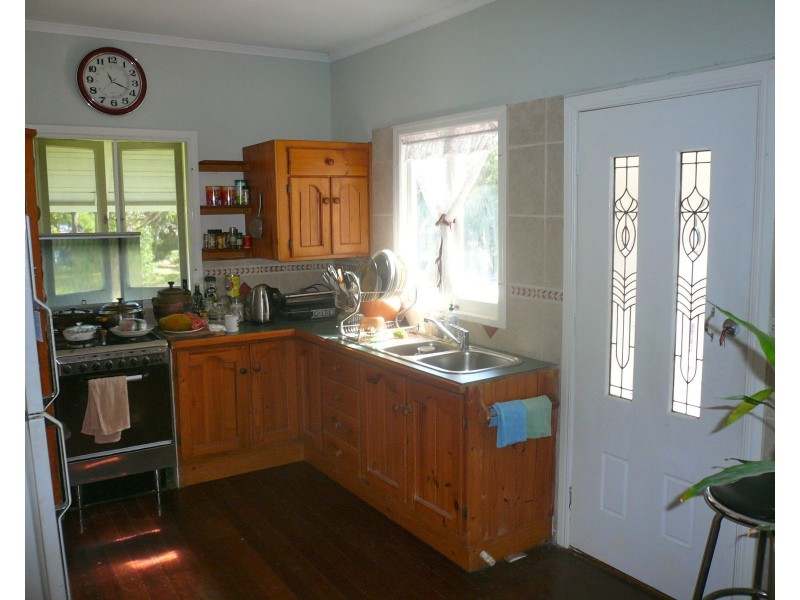 1 Oomool Street, Macleay Island QLD 4184