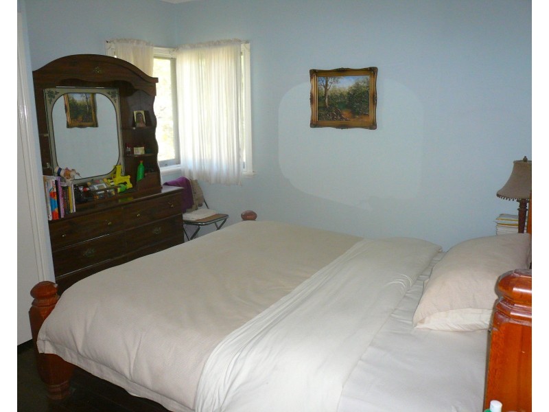 1 Oomool Street, Macleay Island QLD 4184