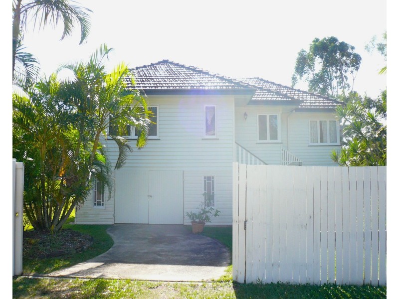 1 Oomool Street, Macleay Island QLD 4184