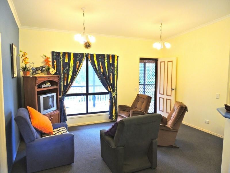 15 Pine Avenue, Lamb Island QLD 4184