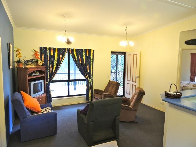 15 Pine Avenue, Lamb Island QLD 4184