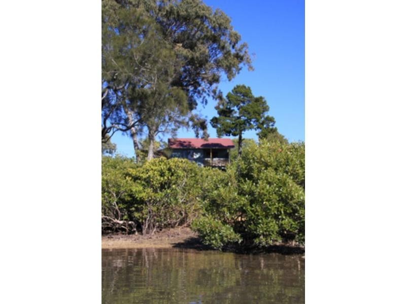 35 Jan Street, Macleay Island QLD 4184