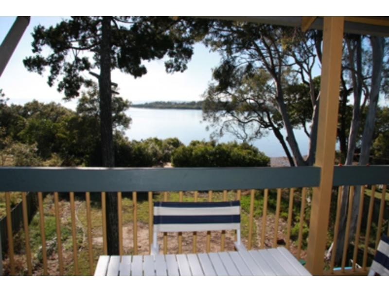 35 Jan Street, Macleay Island QLD 4184