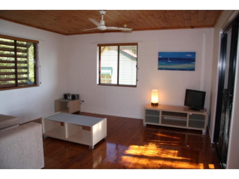 35 Jan Street, Macleay Island QLD 4184