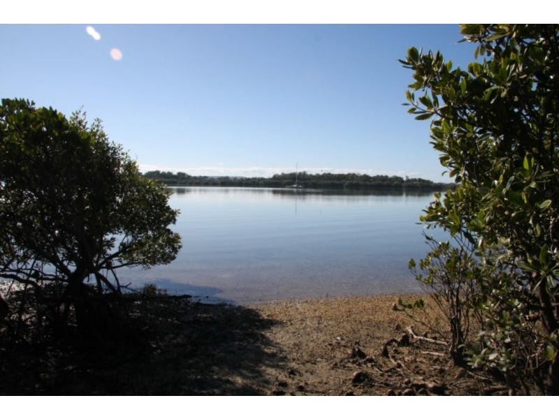 35 Jan Street, Macleay Island QLD 4184