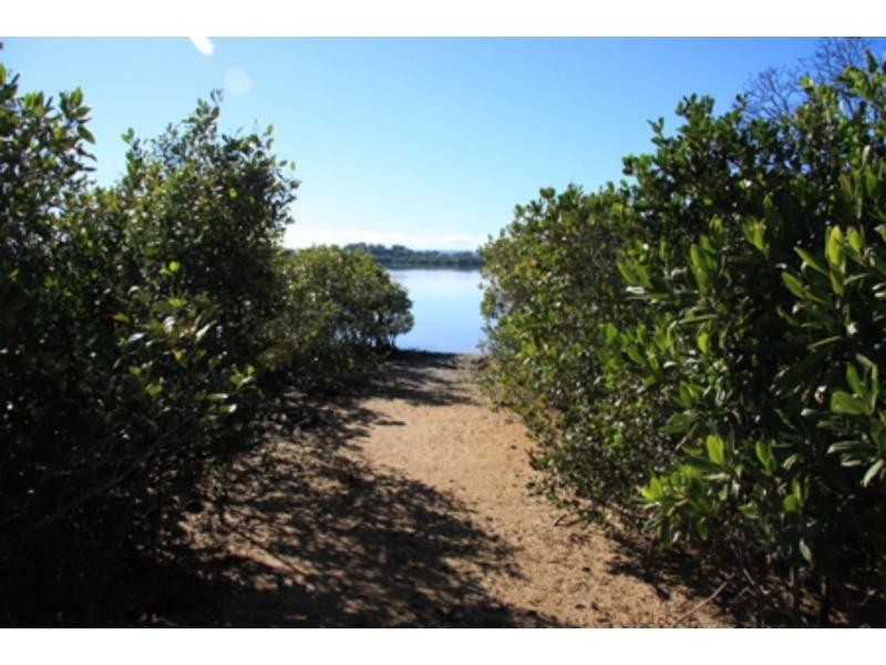 35 Jan Street, Macleay Island QLD 4184