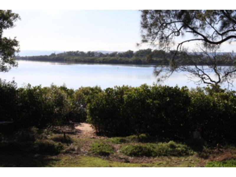 35 Jan Street, Macleay Island QLD 4184