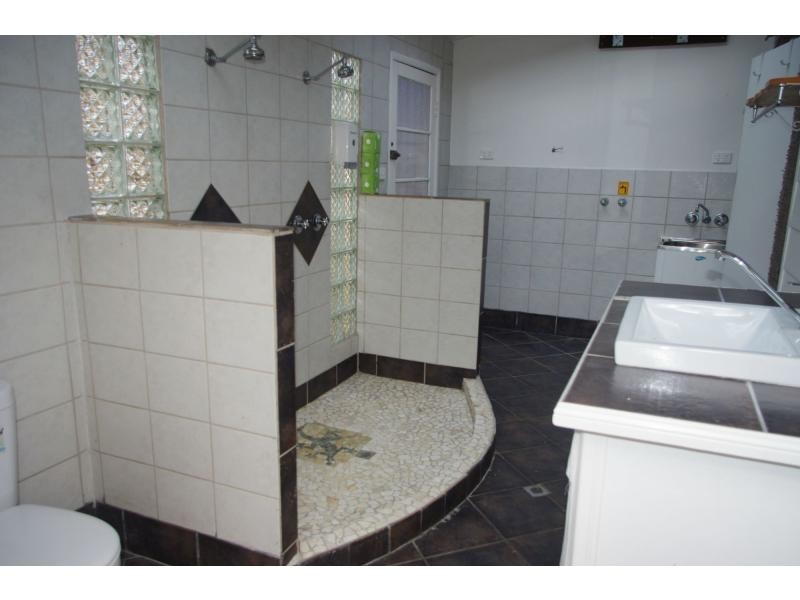 24 Rhodes Street, Macleay Island QLD 4184