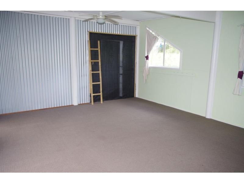 24 Rhodes Street, Macleay Island QLD 4184