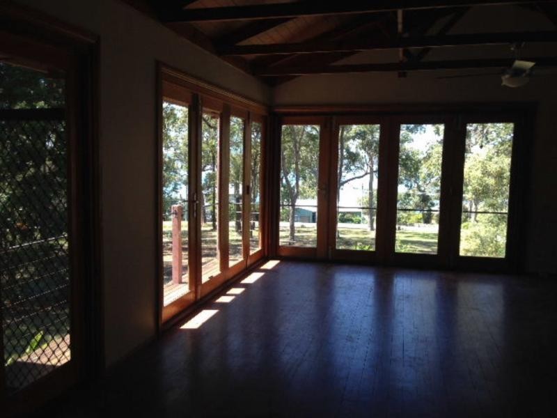 12 Ray Street, Macleay Island QLD 4184