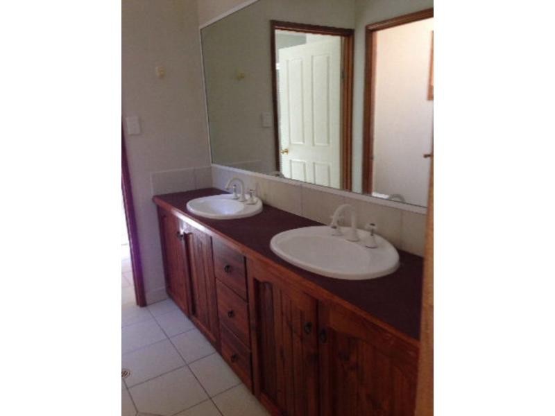 12 Ray Street, Macleay Island QLD 4184