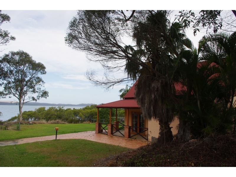 34 Kooberry Street, Macleay Island QLD 4184