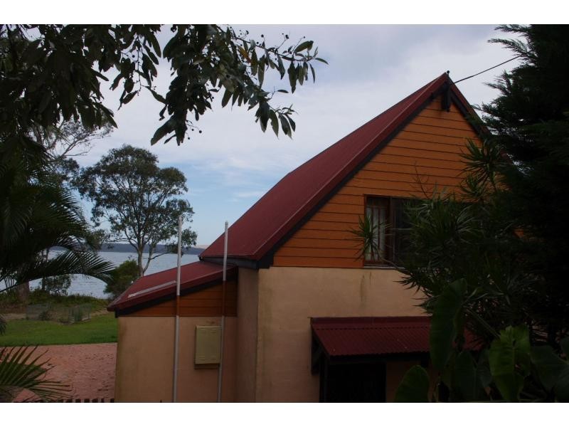 34 Kooberry Street, Macleay Island QLD 4184