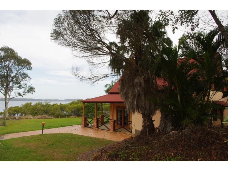 34 Kooberry Street, Macleay Island QLD 4184