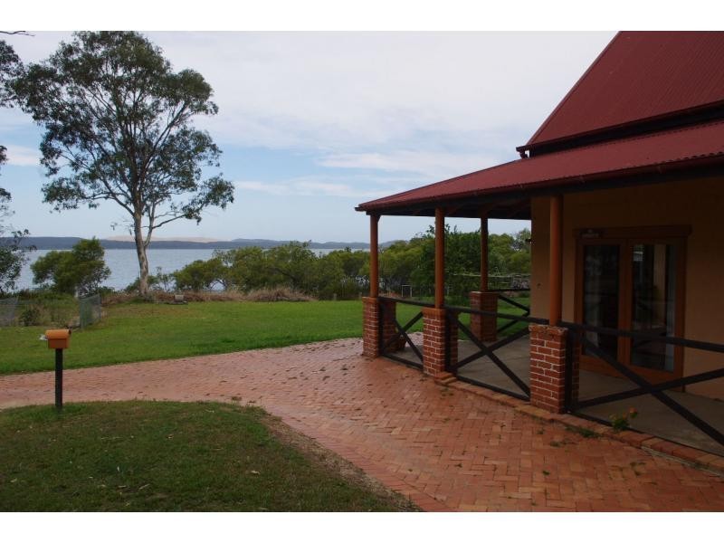 34 Kooberry Street, Macleay Island QLD 4184