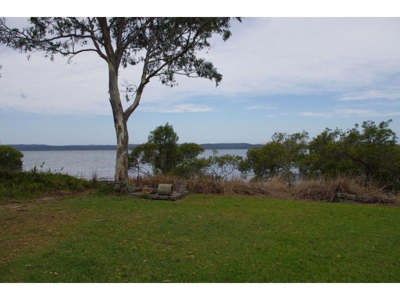 34 Kooberry Street, Macleay Island QLD 4184