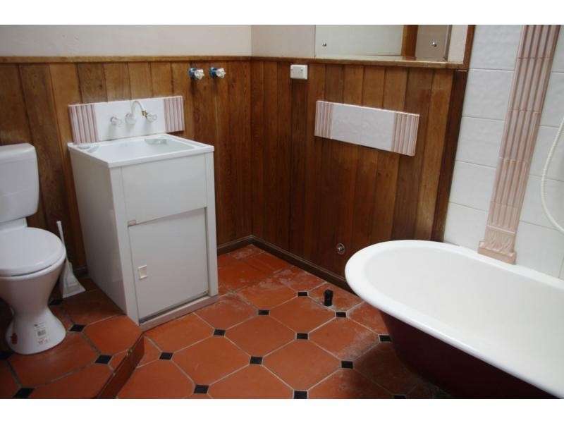 34 Kooberry Street, Macleay Island QLD 4184