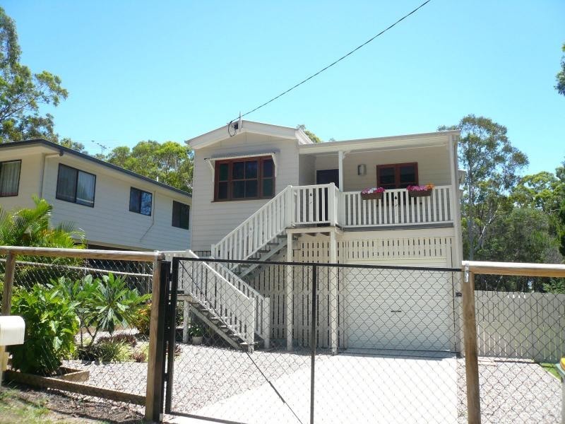 3 Dinjerra Street, Macleay Island QLD 4184