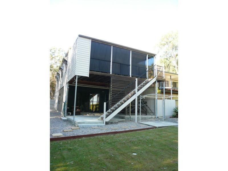 3 Dinjerra Street, Macleay Island QLD 4184