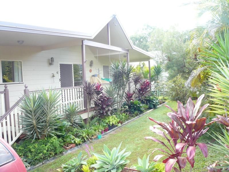 17 Francis Road, Macleay Island QLD 4184