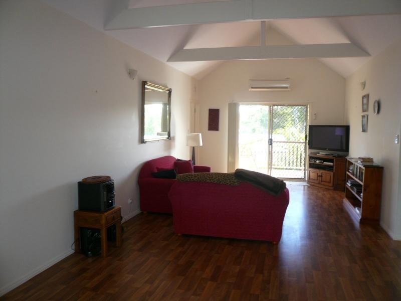 17 Francis Road, Macleay Island QLD 4184