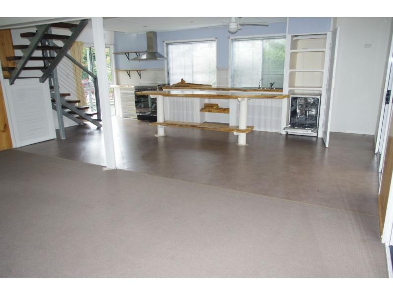 24 Rhodes Street, Macleay Island QLD 4184