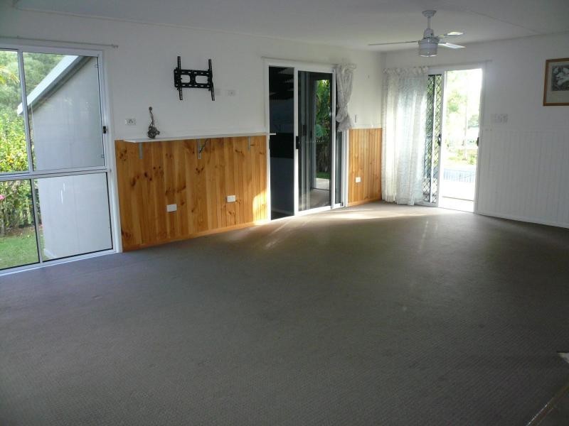 24 Rhodes Street, Macleay Island QLD 4184