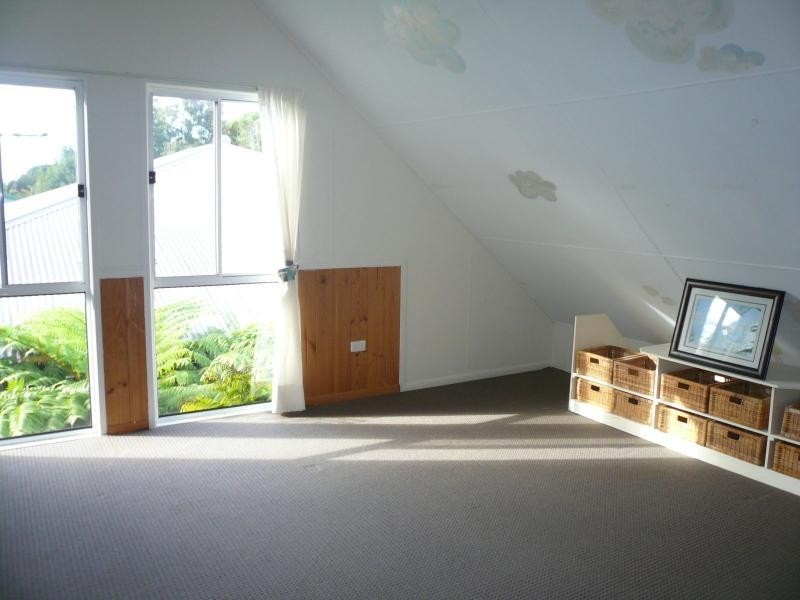 24 Rhodes Street, Macleay Island QLD 4184