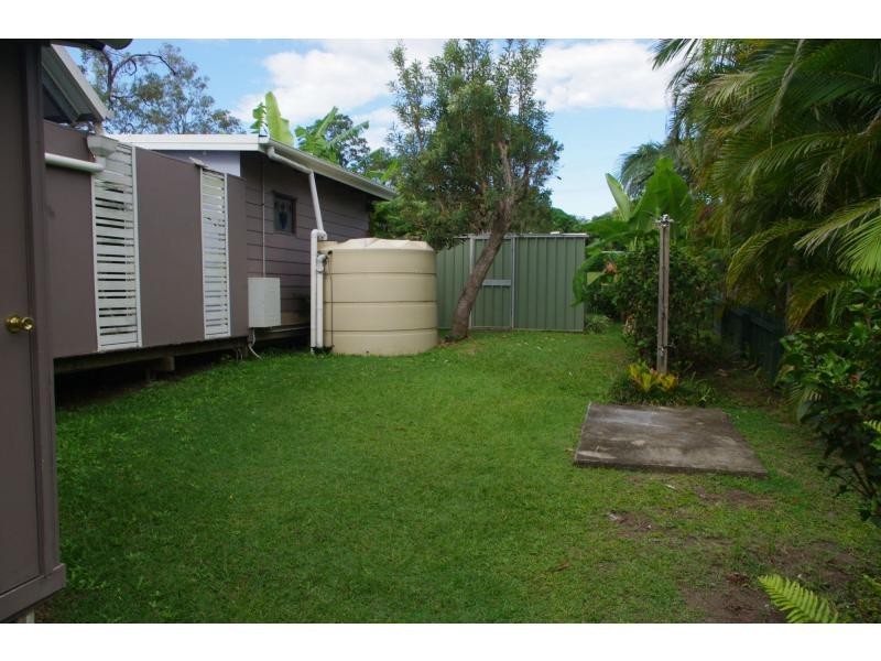24 Rhodes Street, Macleay Island QLD 4184