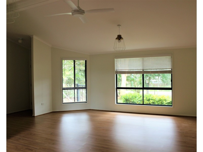 27 Tingara Street, Macleay Island QLD 4184