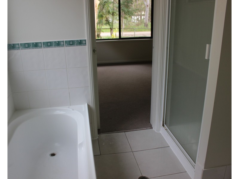 27 Tingara Street, Macleay Island QLD 4184