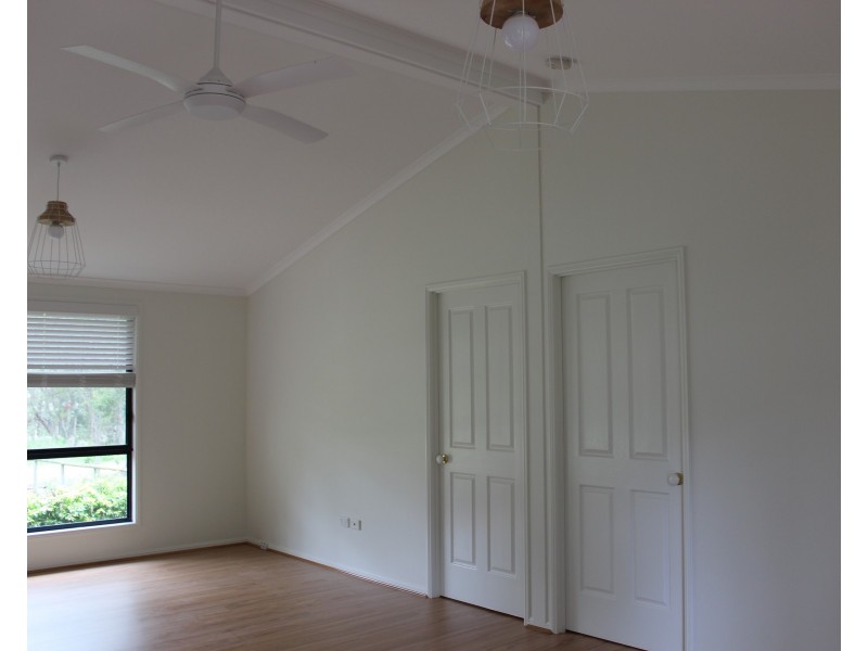 27 Tingara Street, Macleay Island QLD 4184