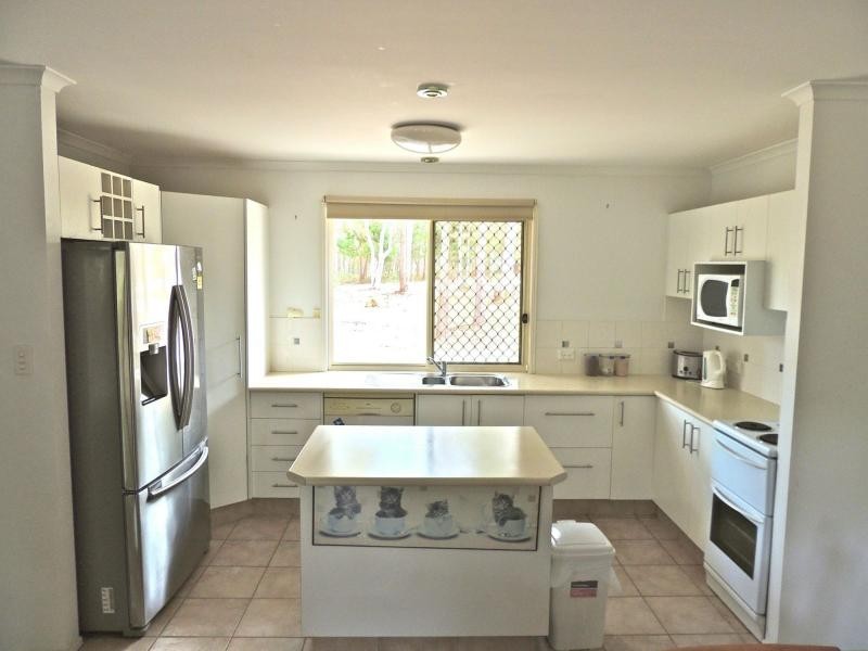 2 Parakeet Street, Macleay Island QLD 4184