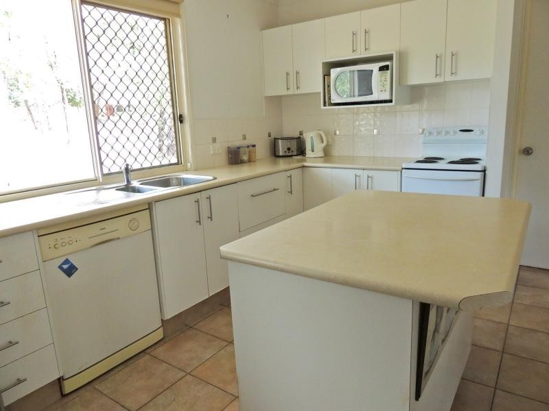 2 Parakeet Street, Macleay Island QLD 4184