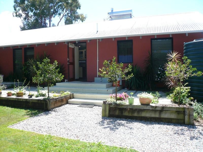5 Wake Street, Macleay Island QLD 4184