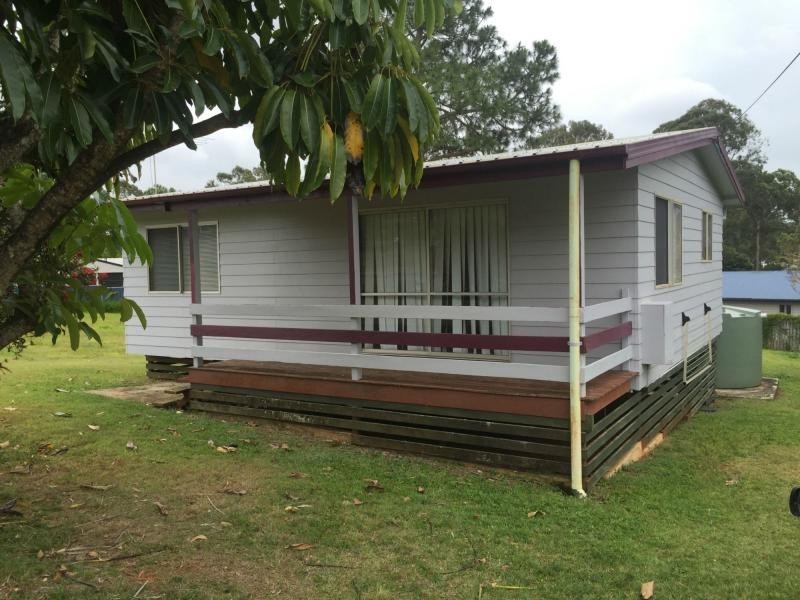 15 Francis Road, Macleay Island QLD 4184
