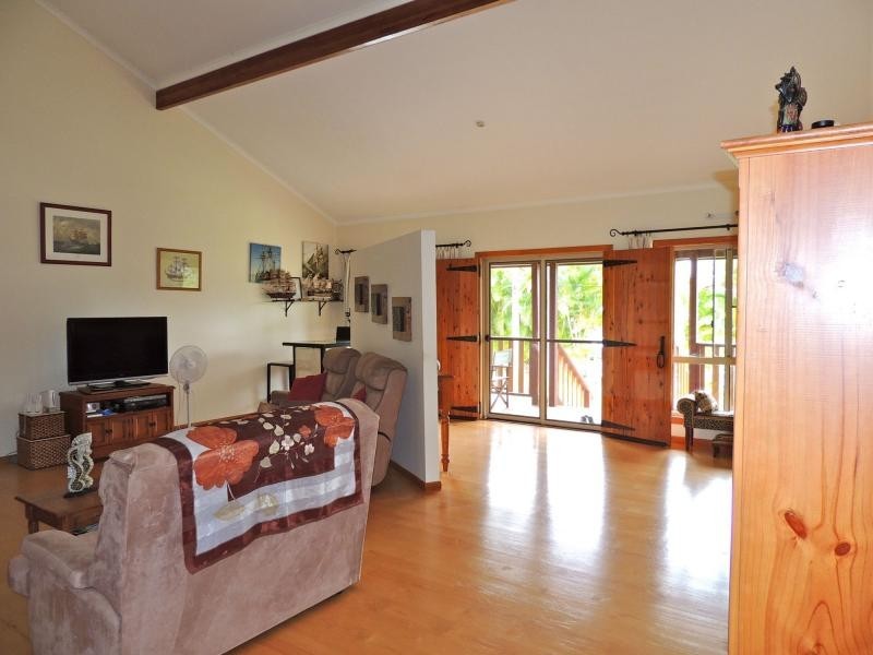 21 Mawarra Street, Macleay Island QLD 4184