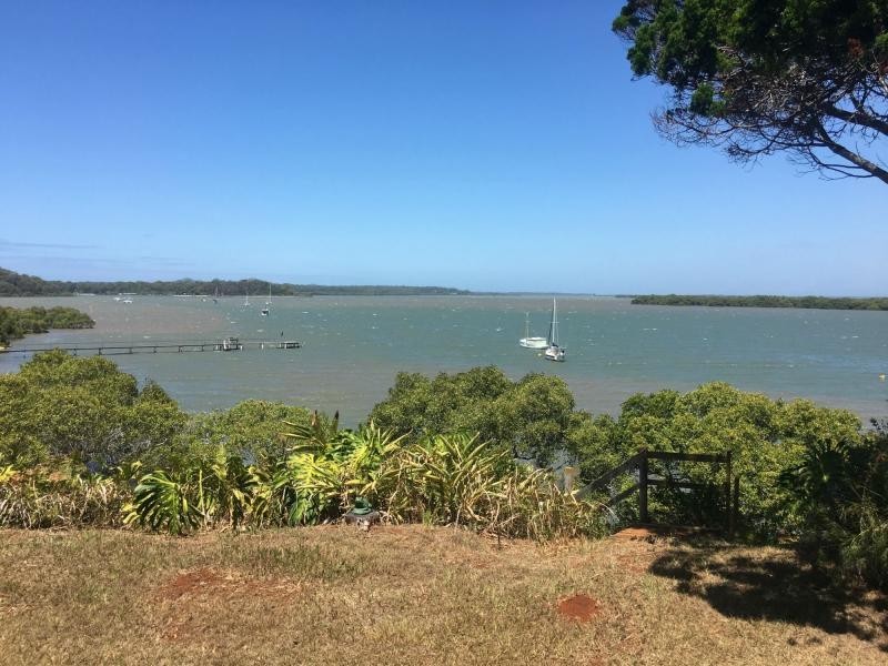 112 Western Road, Macleay Island QLD 4184