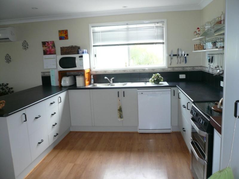 9 Coorong Street, Macleay Island QLD 4184