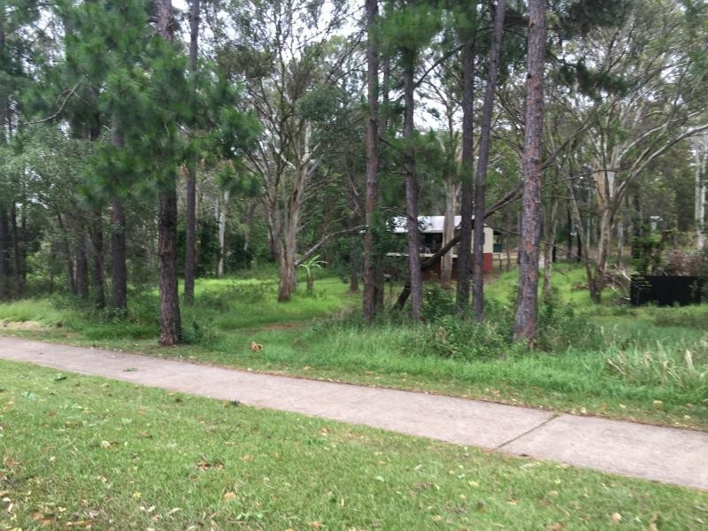 82 Lucas Drive, Lamb Island QLD 4184