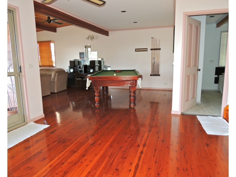 10 Koonwarra Parade, Macleay Island QLD 4184