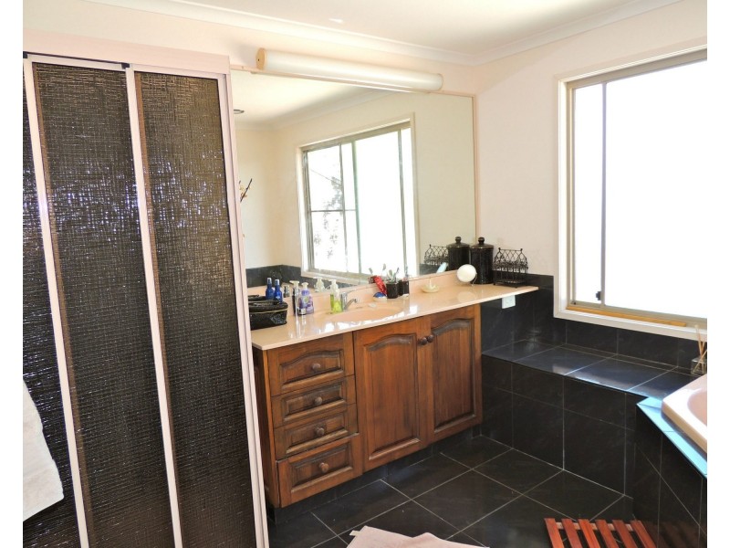 10 Koonwarra Parade, Macleay Island QLD 4184