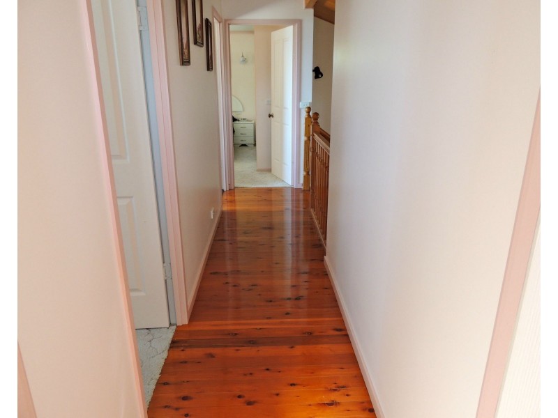 10 Koonwarra Parade, Macleay Island QLD 4184