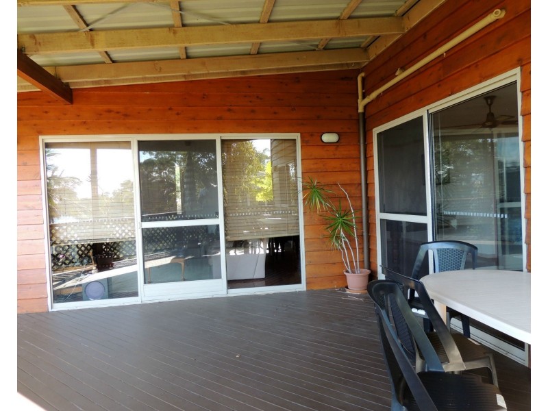 10 Koonwarra Parade, Macleay Island QLD 4184