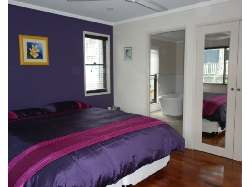 155 Lucas Drive, Lamb Island QLD 4184